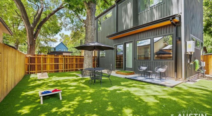 오스틴 (TX) Super Stunning Back House w Terrace in East Chavez 4성급 숙소 레스토랑