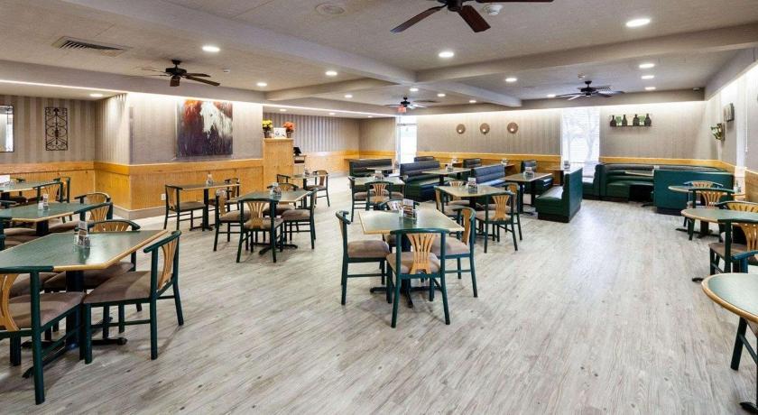 홀리데이 시티 (OH) Quality Inn Montpelier 2성급 숙소 외관