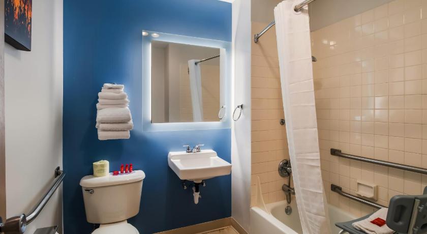 Quality Inn South Bend near Notre Dame photo