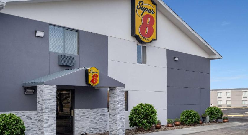 Super 8 By Wyndham Merrillville/Gary Area photo