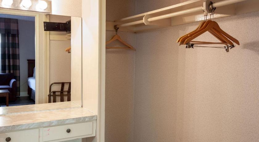 Studio City Court Yard Hotel photo