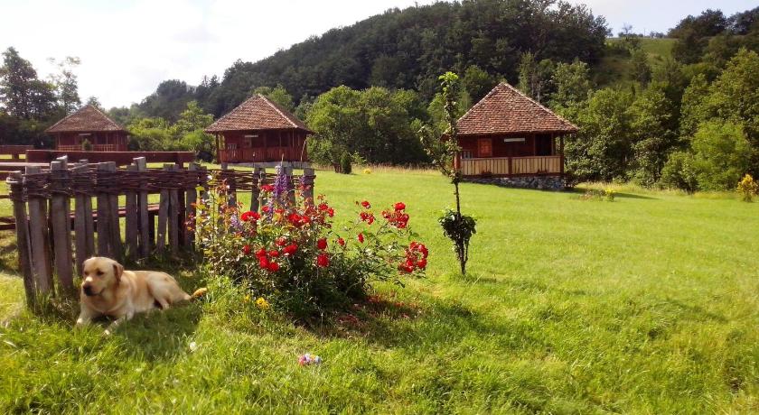 Etno village Gostoljublje — Hotel in Mionica