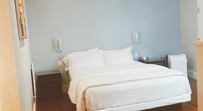 Pacific Blue Inn photo