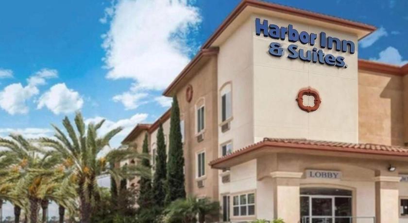 Harbor Inn & Suites photo