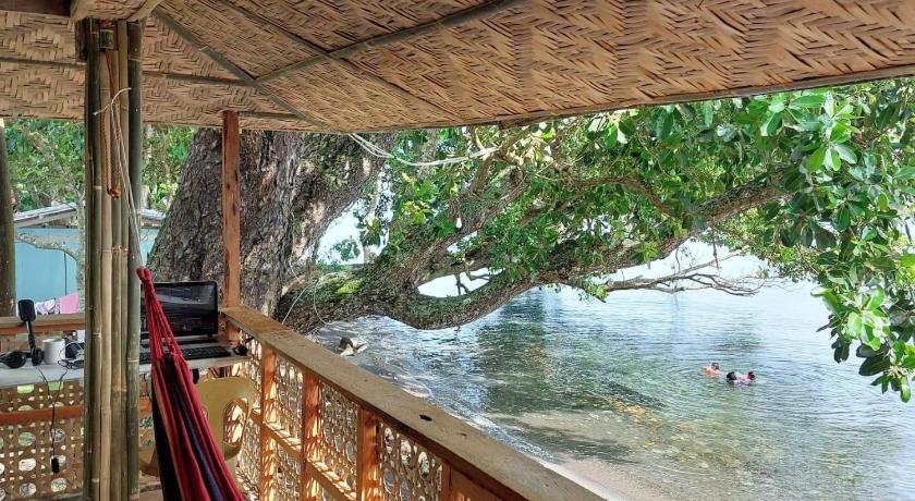Borbon's Treehouse By the Sea