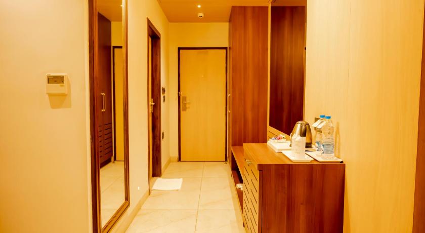 Hotel Pahadi photo