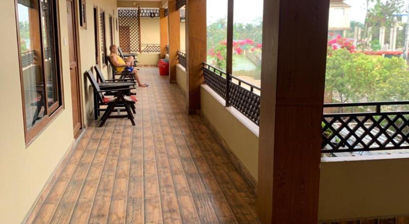 Chitwan Palace photo