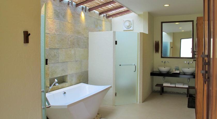 Bathroom, Bluewater Sumilon Island Resort in Cebu