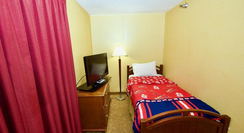 Holiday Inn Express Hotel And Suites Fenton-I-44 photo