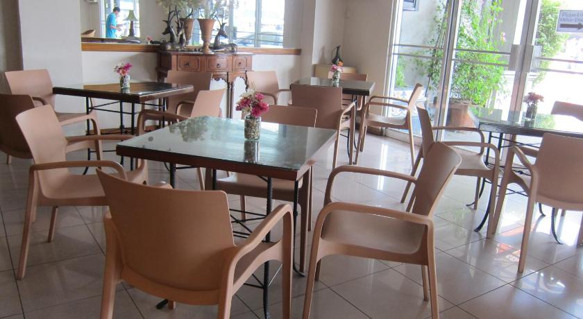 Nichols Airport Hotel photo