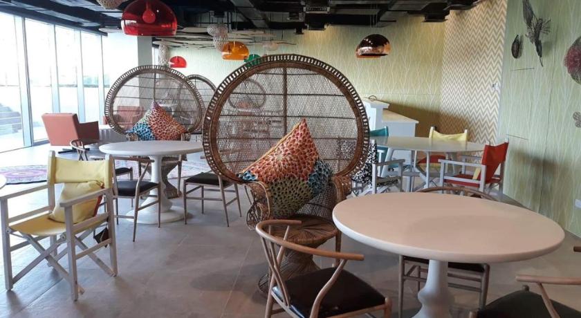 ACQUA Private Residences 1BR Condo in the heart of downtown Makati & Mandaluyong photo