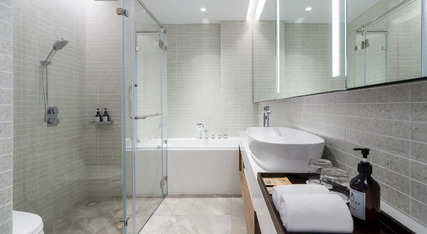 Image of Premier City View King 2