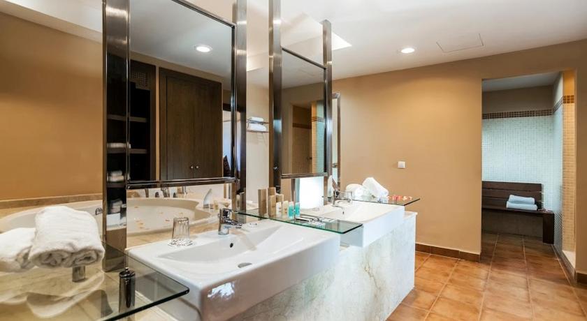 Image of Suite with Sea View 2