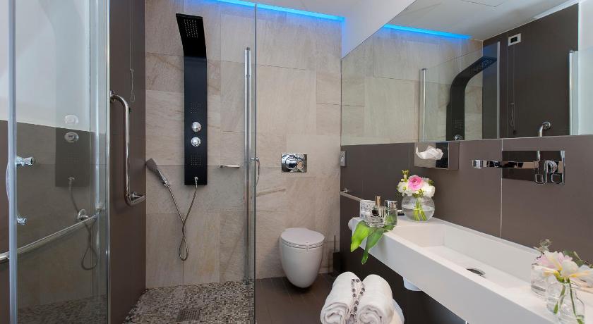 Image of Double Room with Extra Bed 11