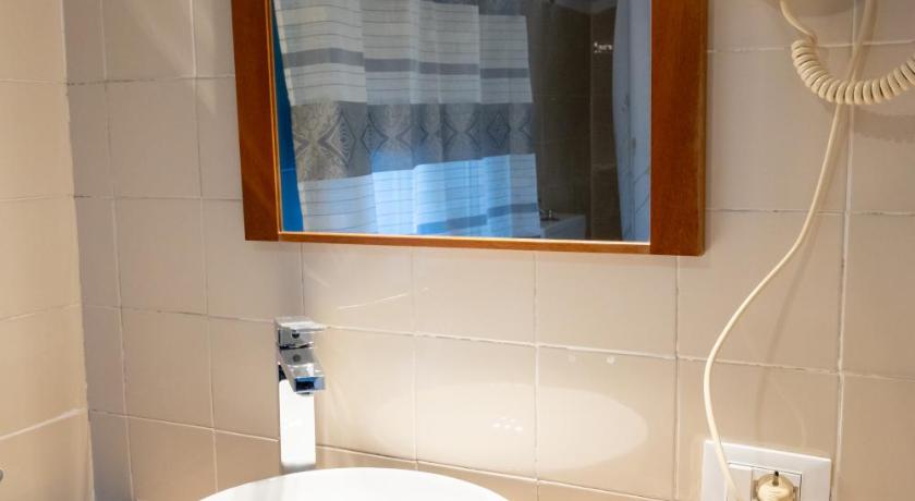 Image of Basic Triple Room 2