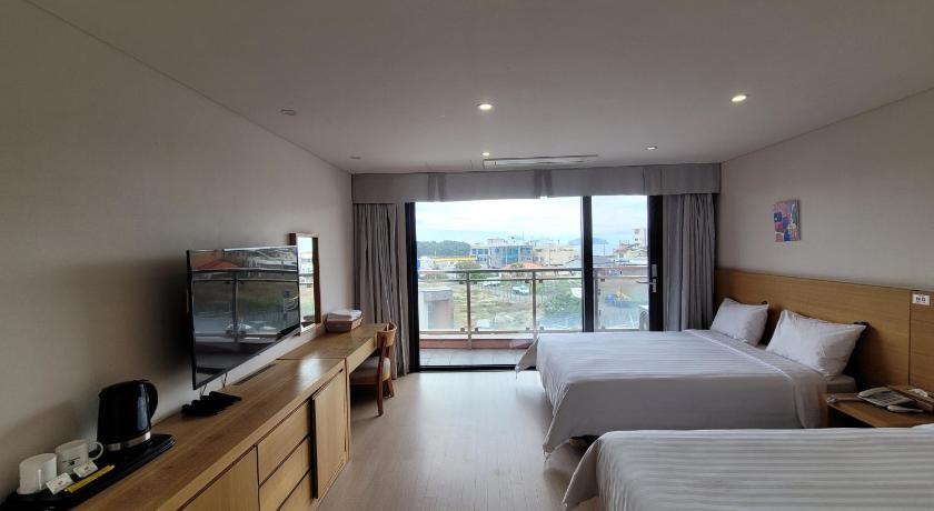 Image of Superior Ocean View Twin Room with Terrace 4