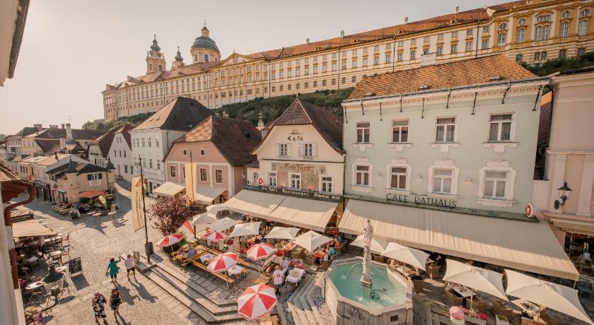 Madar Cafe Restaurant zum Fursten — Hotel in Melk