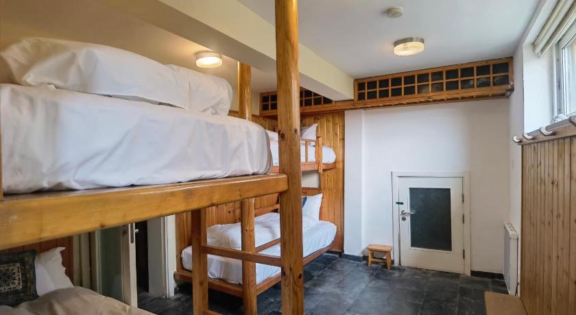 Image of Persimmon Court 5