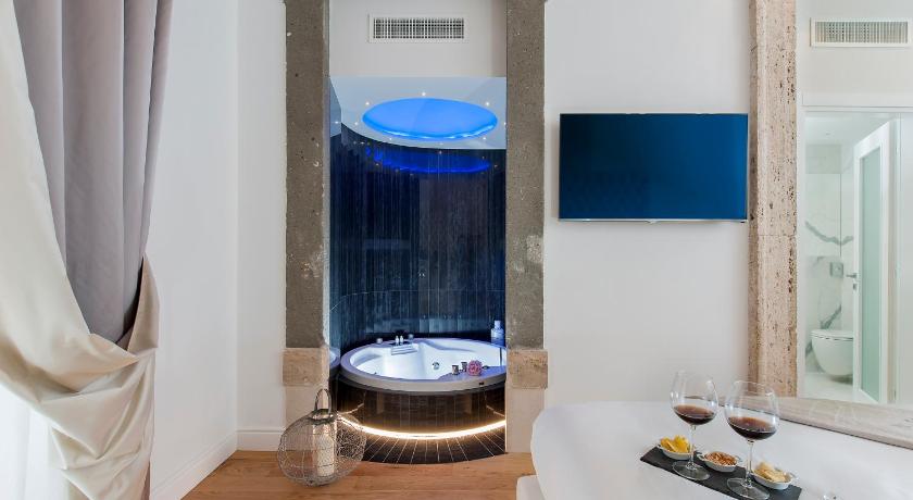 Image of Suite 15
