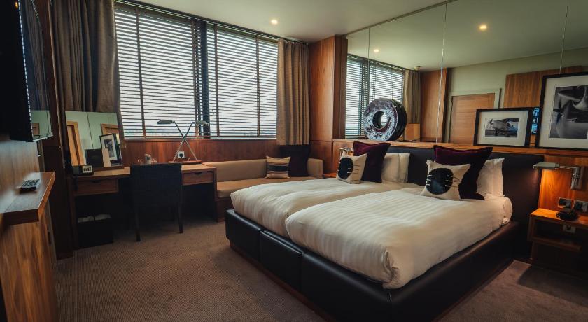 Aviator photo