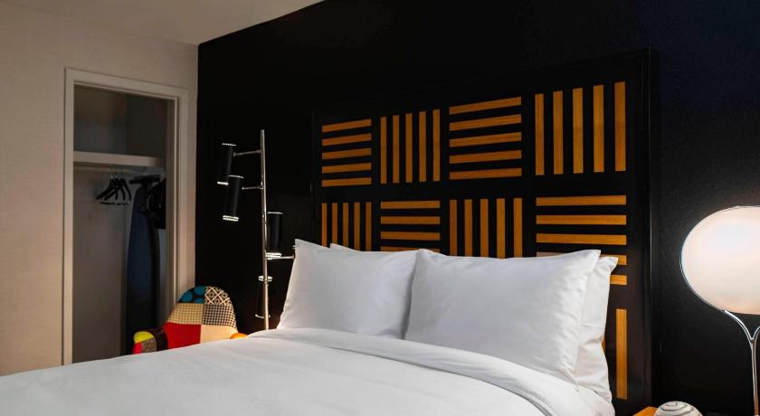 Renaissance Des Moines Savery Hotel photo
