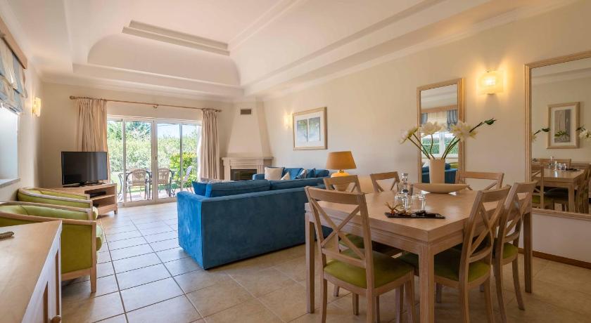 Image of Two-Bedroom Apartment with Pool View 3