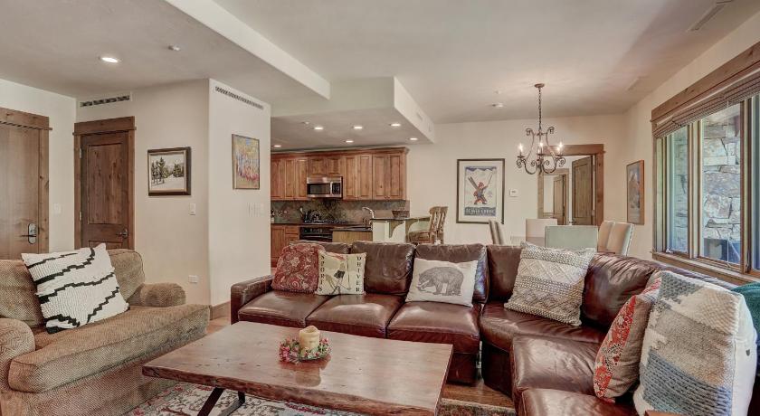 Elegant Updated 3 Bedroom Condo At One Arrowhead Place Condo — Hotel in Edwards (CO)