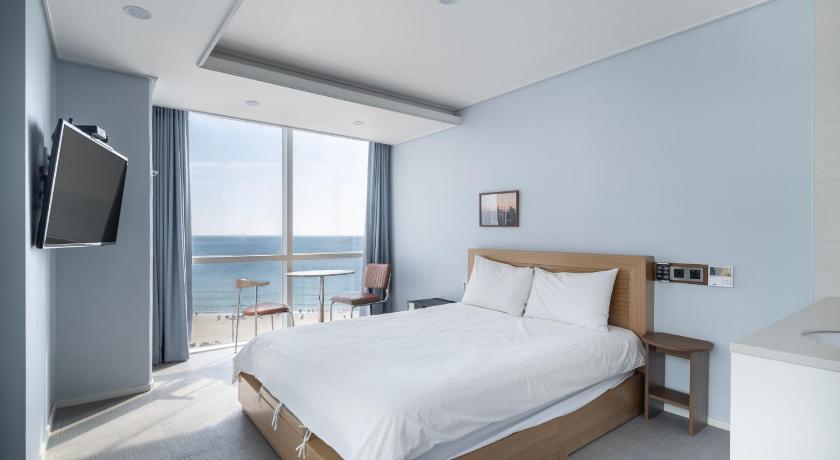 Image of Standard Double - Ocean View 9