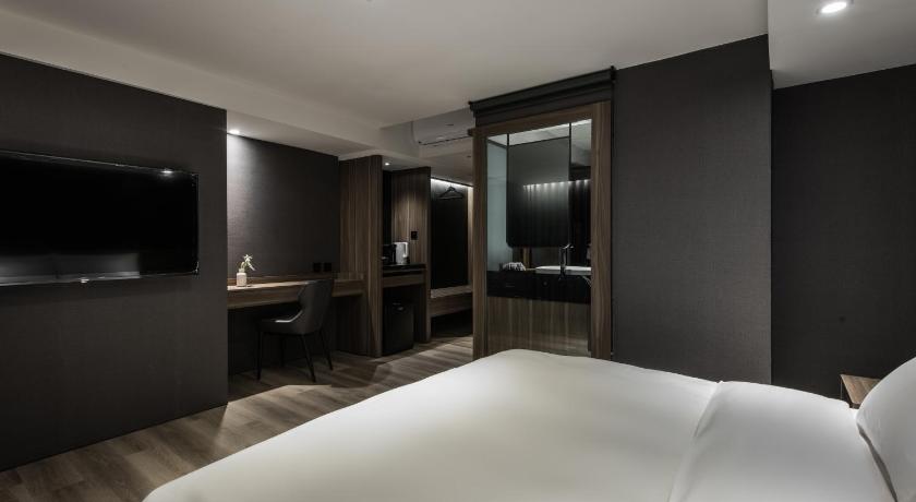 Image of Queen Room 4