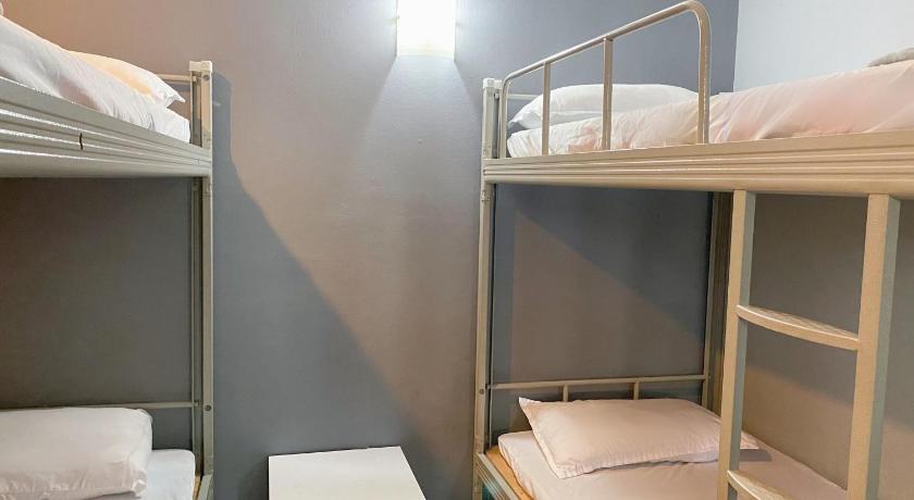 Image of 6-Bed Room 0