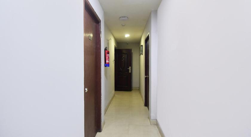 Super OYO Silverkey Executive Stays Akankha photo