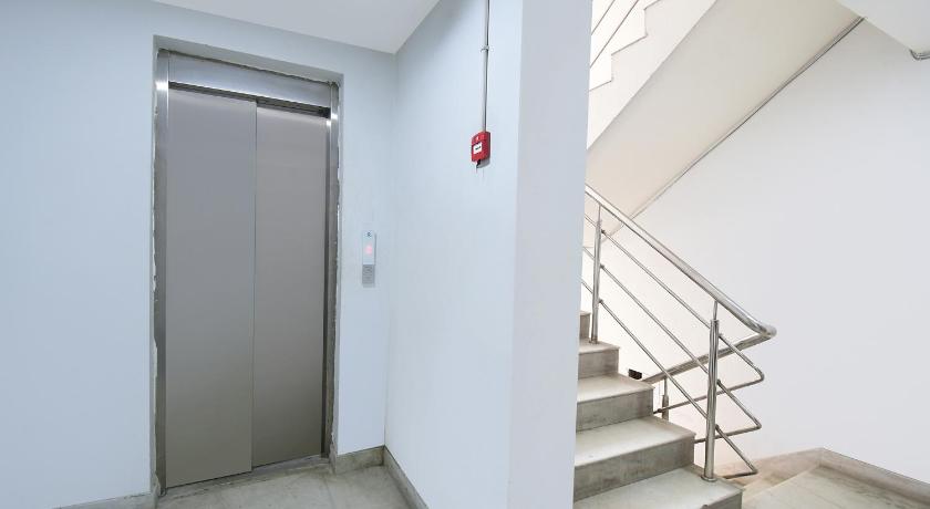 Super OYO Silverkey Executive Stays Akankha photo