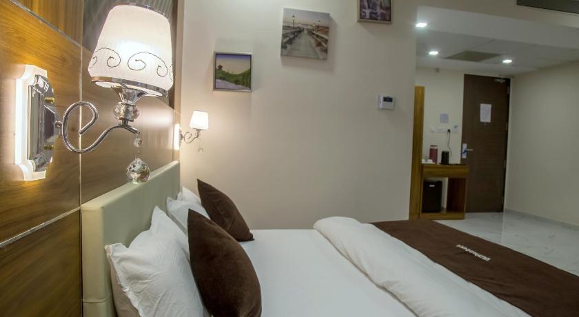 Vadpadraka Hotel And Resort photo