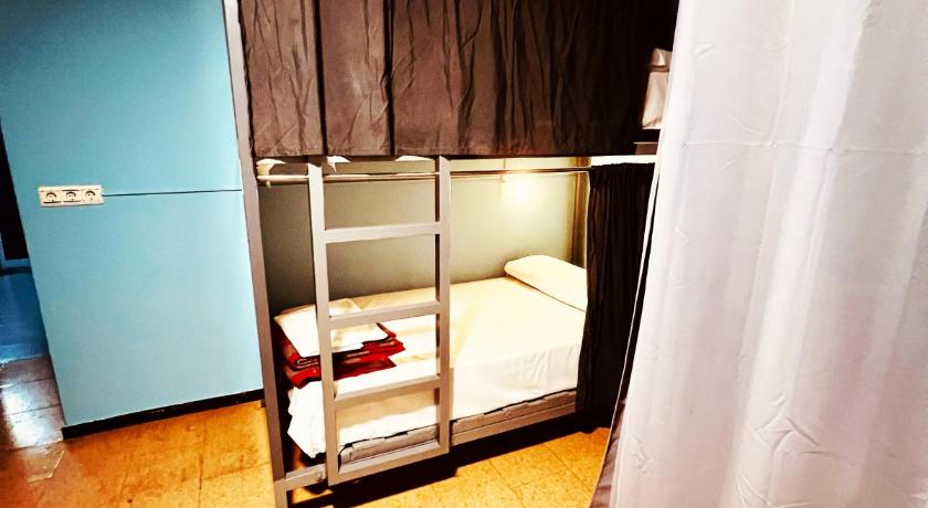 Image of Bunk Bed in Mixed Dormitory Room 3