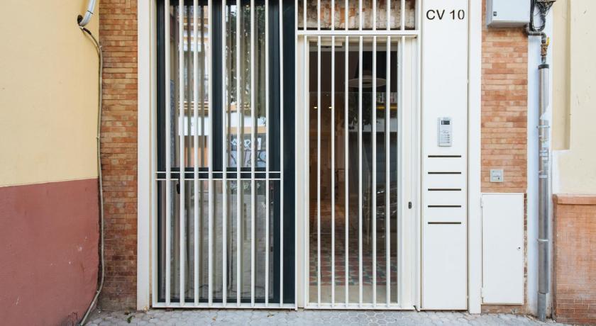 塞维利亚 Panther Home Feria 4星级 单人房 外观