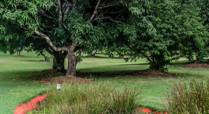 Sunshine Coast retreat your own private golf course photo