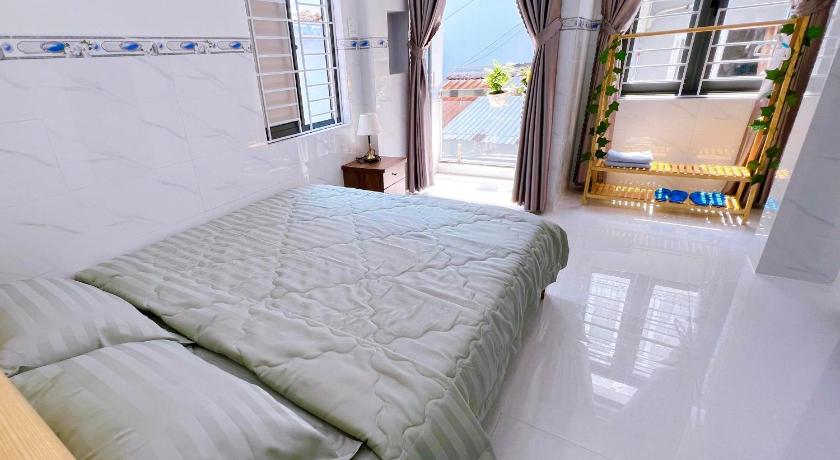 Phòng Giường Đôi Có Ban Công (Double Room with Balcony)