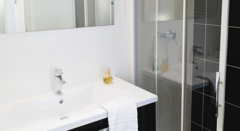 Teneo Apparthotel Talence Arthena photo