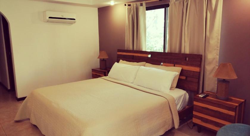 Image of Deluxe King Room 7
