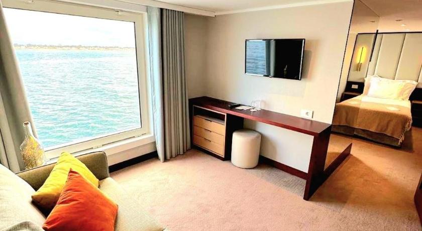 Costa do Sal Hotel Boat Lounge