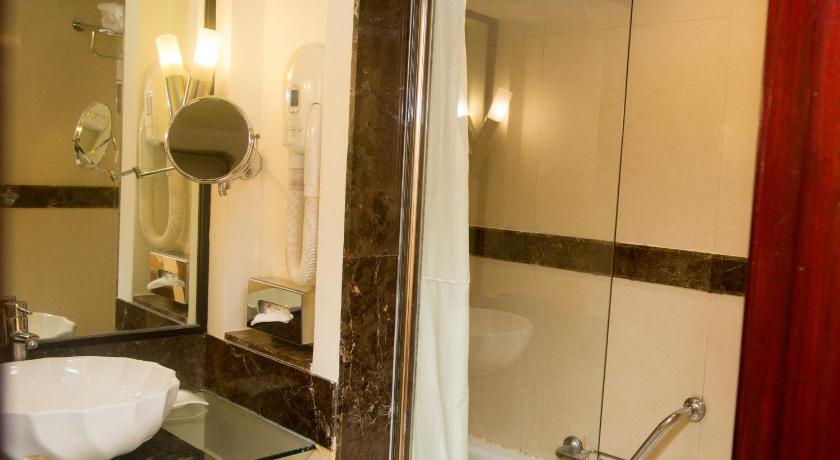 Kuva huoneesta Deluxe - Kahden hengen huone - Double (2 aikuista + 1 lapsi) (Deluxe Double Room (2 Adults + 1 Child)) 2