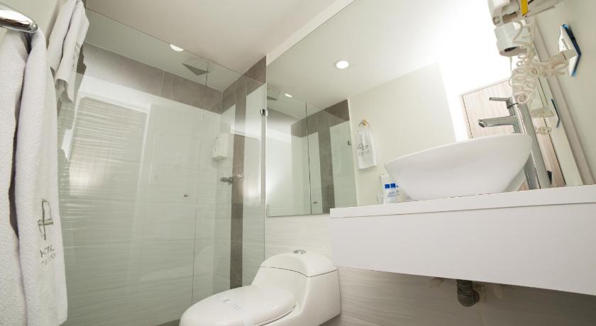 Hotel Torre Poblado photo
