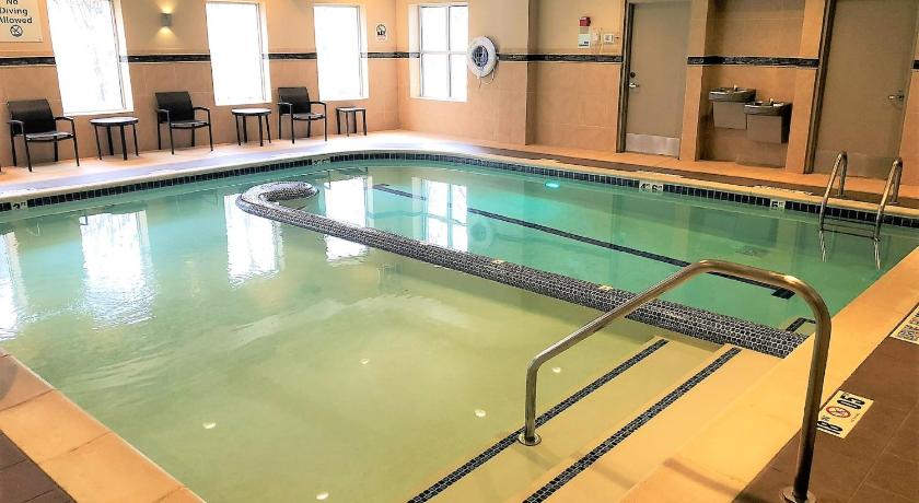 Holiday Inn Express & Suites Plymouth - Ann Arbor Area photo