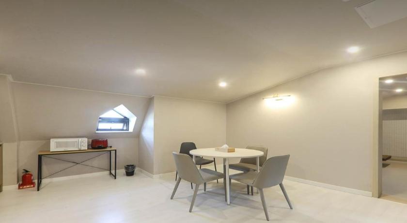 Image of Rooftop 2-Bedroom Suite 9