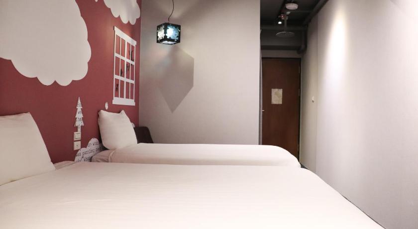 Image of Standard Family Triple Room without Window 9