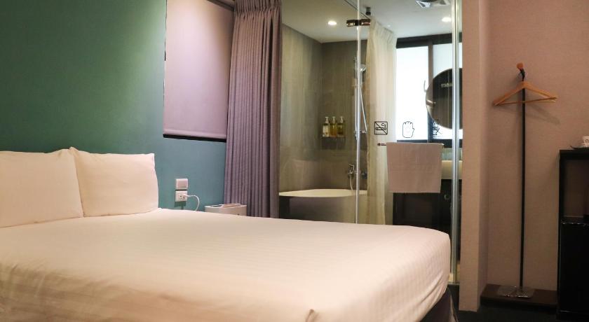 Image of Deluxe Double Room - with Bathtub 15
