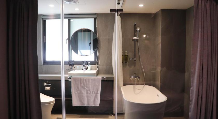 Image of Deluxe Double Room - with Bathtub 4