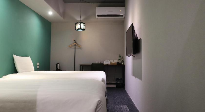 Image of Standard Family Triple Room without Window 6