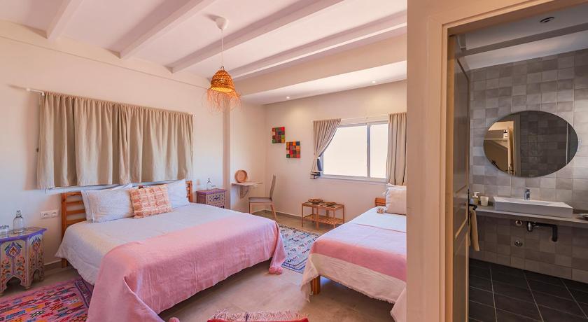 Image of Large Twin Room 0