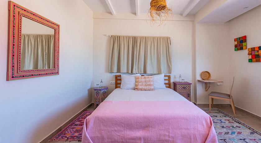 Image of Large Twin Room 6